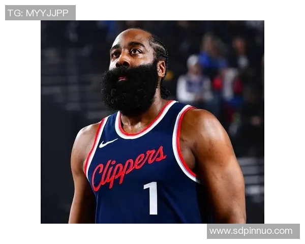 哈登突破抛投失手莱昂纳德精准三分助队逆转局势