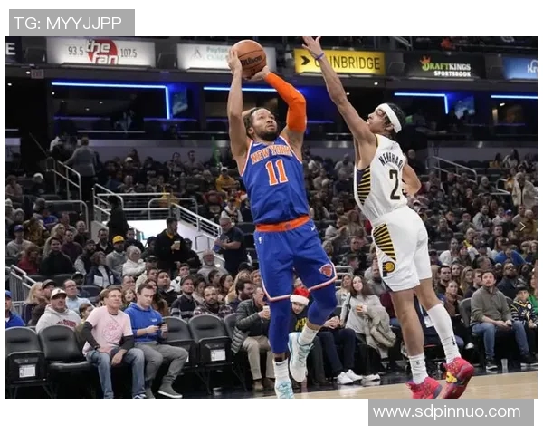 布伦森精准助攻助力罗宾逊精彩单手扣篮点燃全场气氛