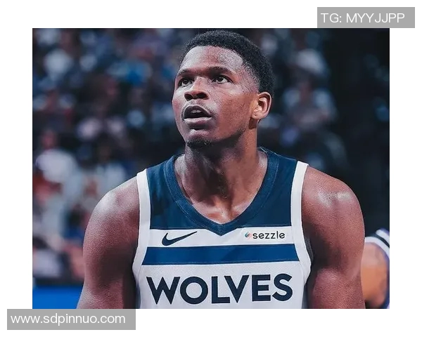 正负值+22全场最高!兰德尔16中7&13罚12中砍下27分8板7助3断 正负值+22全场最高!兰德尔16中7&13罚12中砍下27分8板7助3断