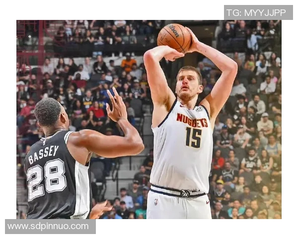 约基奇受伤,马刺劫富济贫,黑马4连胜,西部更乱了,勇士最稳定